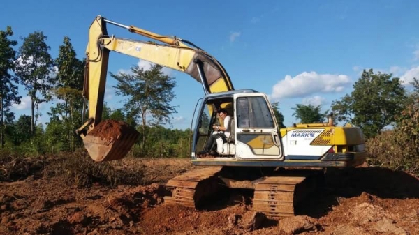 ขาย 465,000 บาท KOBELCO SK200 MARK 3 เครื่องดี ปั้มแรง โช่หนา เอวแน่น เอกสารอินวอยท์  รถอยู่ จ.สกลนคร โทร&amp;ไอดีไลน์ 0610710295