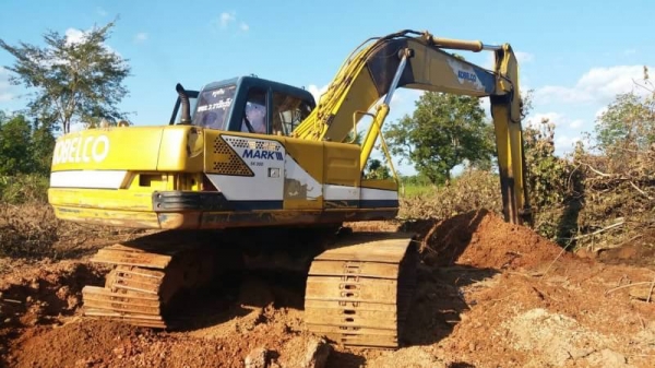 ขาย 465,000 บาท KOBELCO SK200 MARK 3 เครื่องดี ปั้มแรง โช่หนา เอวแน่น เอกสารอินวอยท์  รถอยู่ จ.สกลนคร โทร&amp;ไอดีไลน์ 0610710295
