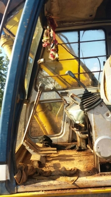 ขาย 465,000 บาท KOBELCO SK200 MARK 3 เครื่องดี ปั้มแรง โช่หนา เอวแน่น เอกสารอินวอยท์  รถอยู่ จ.สกลนคร โทร&amp;ไอดีไลน์ 0610710295