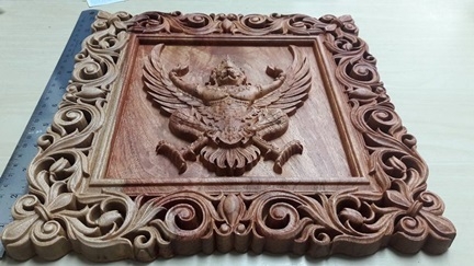 ไม้พะยอมแกะสลัก  ขนาด11.5x11.5นิ้ว