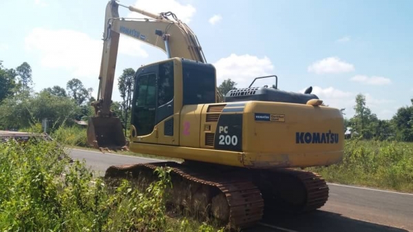 ขาย 1,790,000 บาท KOMATSU PC200-8N1 ทำงาน 7,771 ชม. เครื่องดี ปั้มแรง โช่หนา เอวแน่น สวยกิป ไฟฟ้าครบ เอกสารเล่มทะเบียน รถสวยพร้อมใช้เอกสารพร้อมโอน รถอยู่ จ.ปทุมธานี 090-772-3710 090-772-3708