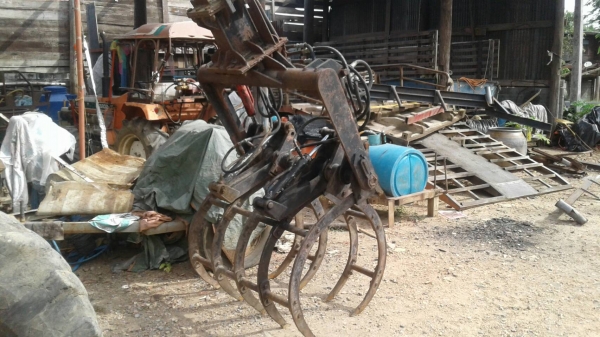 รถคีบอ้อยเบล3ล้อ