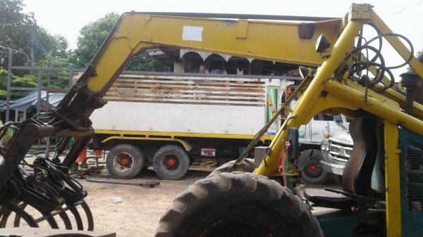 รถคีบอ้อยเบล3ล้อ