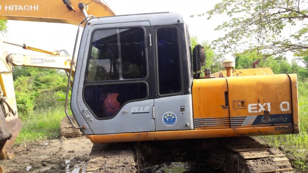 ขายด่วน แม็คโคร HITASHI EX120-1 สภาพสวยพร้อมใช้งาน เครื่องปั้มดีเยี่ยม โซ่ช่วงล่างสวย แอร์เย็น เอกสารใบแจ้งจำหน่าย สนใจโทรสอบถาม 093-0764943  088-3223272 K ตั้ม