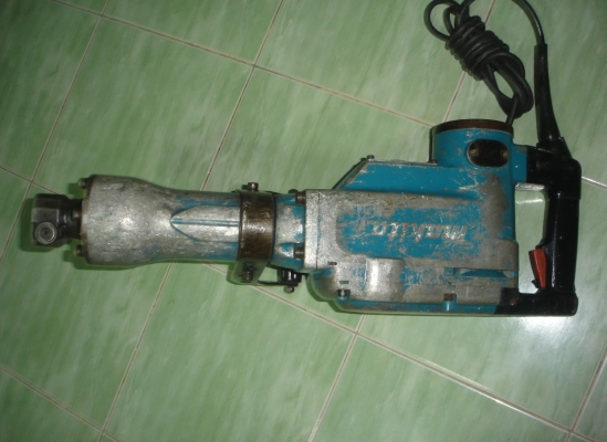 ขายเครื่องสกัดคอนกรีต(สกัดไฟฟ้า) 1510 วัตต์ Makita รุ่น HM1306 ขายเครื่องสกัดคอนกรีต(สกัดไฟฟ้า) 1510 วัตต์ Makita รุ่น HM1306