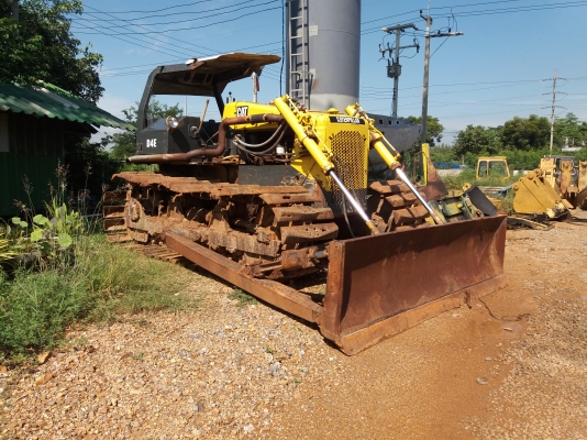 ขายแทรคเตอร์ตีนตะขาบcat d4e ตีนเป็ด ติดต่อ0622683801