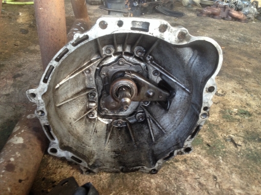 ขายเกียร์ของโตโยต้าไฮลักเครื่อง 2L ขายเกียร์ของโตโยต้าไฮลักเครื่อง 2L