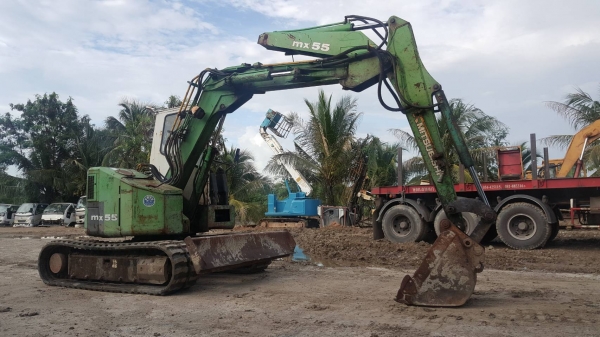 ขายรถขุด MITSUBISHI  รุ่น  MXR55 เครื่องยนต์ K4N   4สูบ  เก่านอก มีลายเจาะ  ขายตามสภาพ  มีเอกสาร 280,000 บาท