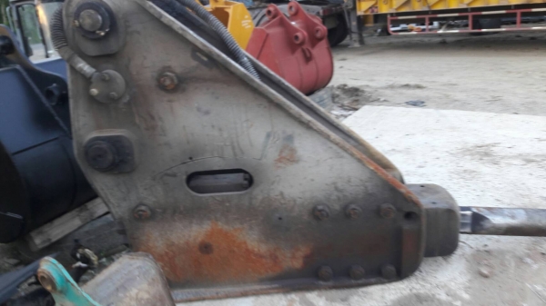 หัวกระแทกสำหรับรถขุด ขนาด 200 / สลัก 80 มิล เก่านอก ไม่มีถุงลม 150,000 บาท หัวกระแทกสำหรับรถขุด ขนาด 200 / สลัก 80 มิล เก่านอก ไม่มีถุงลม 150,000 บาท