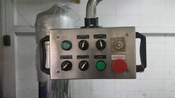 ขายเครื่องบรรจุ 6 หัวพร้อมเครื่องปิดฝาอัตโนมัติและเครื่องอบแพ็ค