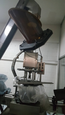 ขายเครื่องบรรจุ 6 หัวพร้อมเครื่องปิดฝาอัตโนมัติและเครื่องอบแพ็ค