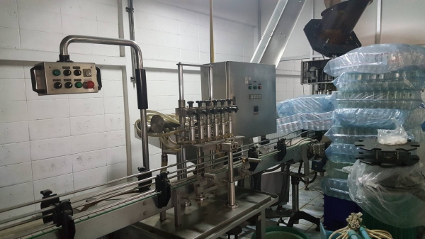 ขายเครื่องบรรจุ 6 หัวพร้อมเครื่องปิดฝาอัตโนมัติและเครื่องอบแพ็ค