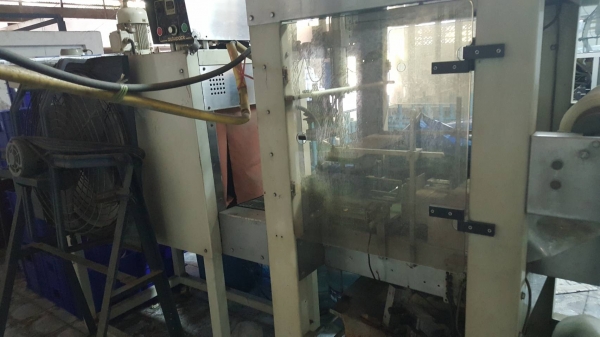 ขายเครื่องบรรจุ 6 หัวพร้อมเครื่องปิดฝาอัตโนมัติและเครื่องอบแพ็ค