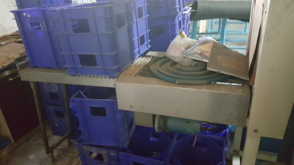 ขายเครื่องบรรจุ 6 หัวพร้อมเครื่องปิดฝาอัตโนมัติและเครื่องอบแพ็ค