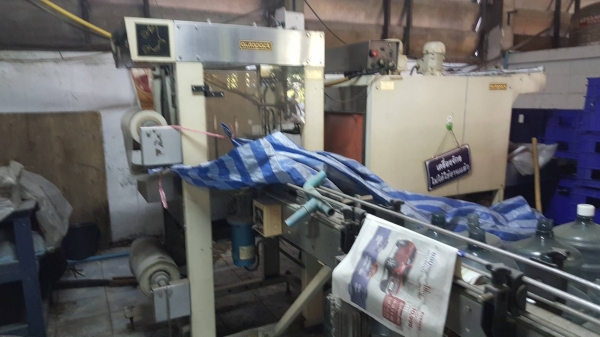 ขายเครื่องบรรจุ 6 หัวพร้อมเครื่องปิดฝาอัตโนมัติและเครื่องอบแพ็ค