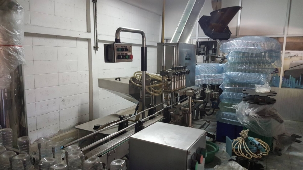 ขายเครื่องบรรจุ 6 หัวพร้อมเครื่องปิดฝาอัตโนมัติและเครื่องอบแพ็ค