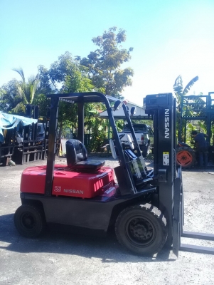 +++ ขายโฟล์คลิฟท์  NISSAN FD20  ขนาด  2  ตัน  เครื่องยนต์ดีเซล   เสา  4.3  เมตร  เข้าตู้  3  สเต็ป  เกียร์ออโตเมติค  งา 1,070  มม.  ยางตันครับ