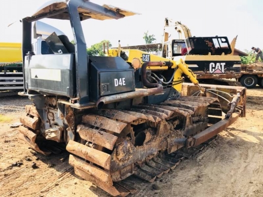 ขาย 265,000 CATTERPILAR D4E หัวฉีดไดเร็ค เครื่องดี เกียร์ดี โช่หนา ใบแทรกสวย  หักบางแผ่น เอกสารชื้อขาย  รถอยู่  จ.ปทุมธานี 090-772-3710 090-772-3708