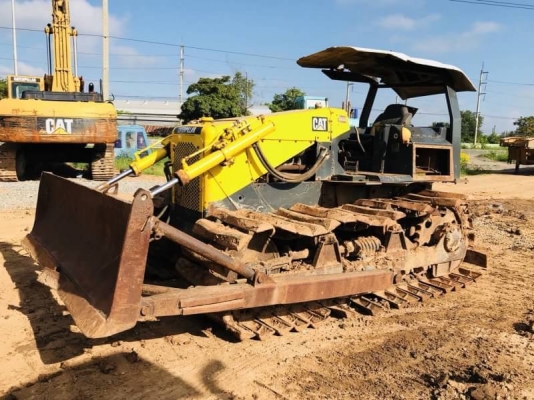 ขาย 265,000 CATTERPILAR D4E หัวฉีดไดเร็ค เครื่องดี เกียร์ดี โช่หนา ใบแทรกสวย  หักบางแผ่น เอกสารชื้อขาย  รถอยู่  จ.ปทุมธานี 090-772-3710 090-772-3708