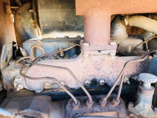 ขาย 265,000 CATTERPILAR D4E หัวฉีดไดเร็ค เครื่องดี เกียร์ดี โช่หนา ใบแทรกสวย  หักบางแผ่น เอกสารชื้อขาย  รถอยู่  จ.ปทุมธานี 090-772-3710 090-772-3708