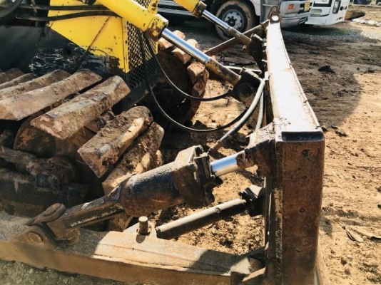 ขาย 265,000 CATTERPILAR D4E หัวฉีดไดเร็ค เครื่องดี เกียร์ดี โช่หนา ใบแทรกสวย  หักบางแผ่น เอกสารชื้อขาย  รถอยู่  จ.ปทุมธานี 090-772-3710 090-772-3708