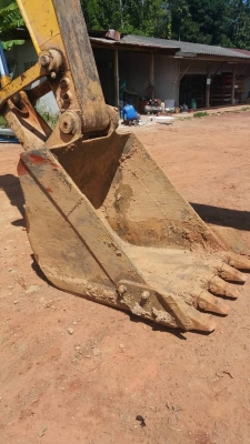 ขาย 795,000 บาท KOMATSU PC200-6 เครื่องดี ปั้มแรง โช่หนา เอวแน่น ไฟฟ้าครบ เอกสารเล่มทะเบียน  รถอยู่ จ.สกลนคร 090-772-3710 090-772-3708