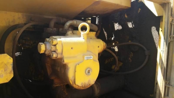 ขาย 795,000 บาท KOMATSU PC200-6 เครื่องดี ปั้มแรง โช่หนา เอวแน่น ไฟฟ้าครบ เอกสารเล่มทะเบียน  รถอยู่ จ.สกลนคร 090-772-3710 090-772-3708