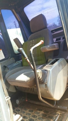 ขาย 795,000 บาท KOMATSU PC200-6 เครื่องดี ปั้มแรง โช่หนา เอวแน่น ไฟฟ้าครบ เอกสารเล่มทะเบียน  รถอยู่ จ.สกลนคร 090-772-3710 090-772-3708