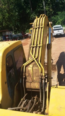 ขาย 795,000 บาท KOMATSU PC200-6 เครื่องดี ปั้มแรง โช่หนา เอวแน่น ไฟฟ้าครบ เอกสารเล่มทะเบียน  รถอยู่ จ.สกลนคร 090-772-3710 090-772-3708