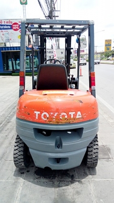 ขายรถยกโตโยต้า 2 ตัน รุ่น6 เครื่องเบนซิน กระบอกคู่ เสาสูง 3 เมตร ยางตันใหม่ พวงมาลัยเพาเว่อร์  สีเดิมจากนอก นำเข้าจากญี่ปุ่น ใช้งานได้ทันที ราคา190000