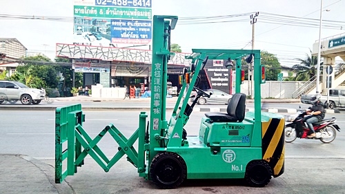 ขายรถยกมิตซูบิชิ 2.5 ตัน เครื่องเบนซิน เกียร์ออโต้ (งายืดยาวออกได้ 1 เมตร เหมาะสำหรับงานในโรงหลอม )กระบอกคู่ เสาสูง 4 เมตร ยางตันใหม่ พวงมาลัยเพาเว่อร์  สีเดิมจากนอก นำเข้าจากญี่ปุ่น ใช้งานได้ทันที ราคา220000