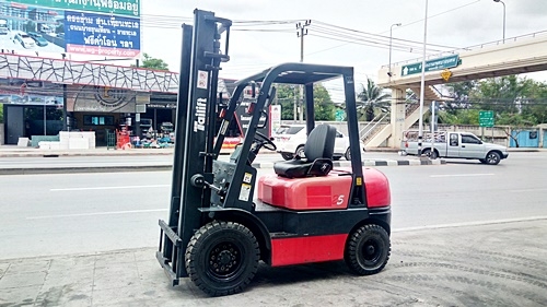 ขายรถยก 2.5 ตัน  เครื่องดีเซลอีซูซุ  เกียร์ออโต้  กระบอกคู่ เสาสูง 4 เมตร  ยางตันใหม่ พวงมาลัยเพาเว่อร์  สีเดิมจากนอก นำเข้าจากญี่ปุ่น ใช้งานได้ทันที ราคา220000