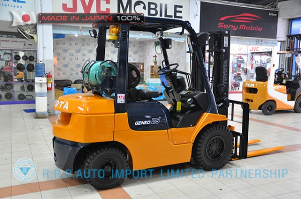 ขายรถโฟล์คลิฟท์มือสอง TOYOTA รุ่น 7FG25-16316 นำเข้าจากประเทศญี่ปุ่น 100\% ไม่เคยใช้งานในไทย