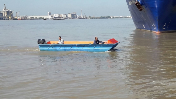 เรืออลูมิเนียมทองแบน พร้อมเครื่อง