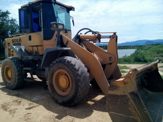 ขายรถตักล้อยางสภาพพร้อมไช้