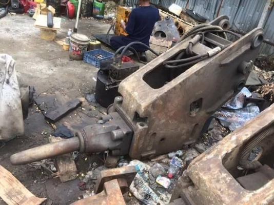 ขาย 325,000  แบคโฮ=หัวเจาะ npk  KOMATSU pc 100-3 เครื่องเดิมดี ปั้มเดิมแรง เอวมีขยับนิดๆ ช่วงล่างดี  รถอยู่ กทม. 090-772-3710 090-772-3708