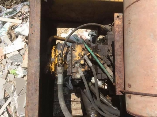 ขาย 325,000  แบคโฮ=หัวเจาะ npk  KOMATSU pc 100-3 เครื่องเดิมดี ปั้มเดิมแรง เอวมีขยับนิดๆ ช่วงล่างดี  รถอยู่ กทม. 090-772-3710 090-772-3708