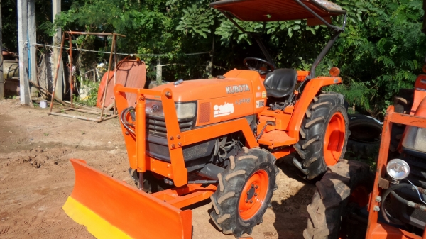 KUBOTA L3408+อุปกรณ์ใบมีดหน้า+ผาน KUBOTA L3408+อุปกรณ์ใบมีดหน้า+ผาน