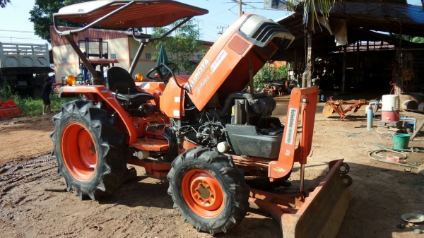 KUBOTA L3408+อุปกรณ์ใบมีดหน้า+ผาน
