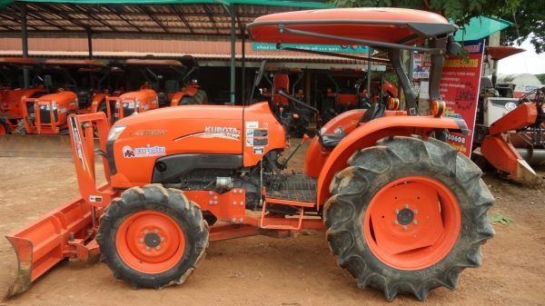 KUBOTA L4708SP+อุปกรณ์ใบมีดหน้า+ผาน
