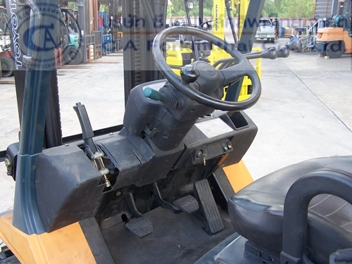 ขาย รถโฟล์คลิฟท์ TOYOTA รุ่น 7-FD25