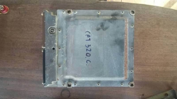 ขายอะไหล่. ระบบ ไฟฟ้า แบคโฮ หลายรุ่น (1) KOMATSU PC200-5 กล่อง+จอ+จอ 30,000 บาท  (2)KOBELCO SK 200-8 กล่อง+จอ 80,000 บาท  (3) SANY       กล่อง+ จอ 60,000 บาท  (4) CAT 320 C       กล่อง      30,000 บาท  (5) KOBELCO มาร์คไฟว์  กล่อง+จอ 40,000 บาท  KOMUTSU P