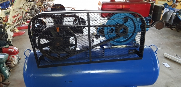 ปั้มลมพร้อมเครื่องดีเชล สตาร์ท 2 ระบบ 7.5 แรง ถัง 300 ลิตร รหัสสินค้า C3 - 16