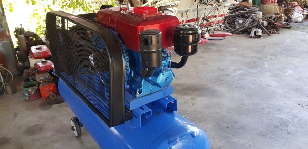 ปั้มลมพร้อมเครื่องดีเชล สตาร์ท 2 ระบบ 7.5 แรง ถัง 300 ลิตร รหัสสินค้า C3 - 16