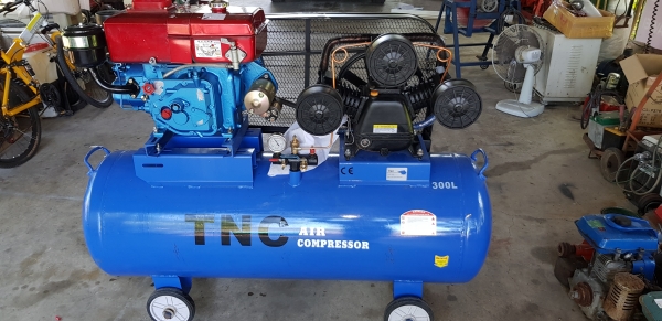 ปั้มลมพร้อมเครื่องดีเชล สตาร์ท 2 ระบบ 7.5 แรง ถัง 300 ลิตร รหัสสินค้า C3 - 16