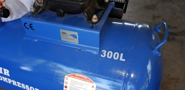 ปั้มลมพร้อมเครื่องดีเชล สตาร์ท 2 ระบบ 7.5 แรง ถัง 300 ลิตร รหัสสินค้า C3 - 16