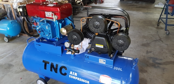 ปั้มลมพร้อมเครื่องดีเชล สตาร์ท 2 ระบบ 7.5 แรง ถัง 300 ลิตร รหัสสินค้า C3 - 16