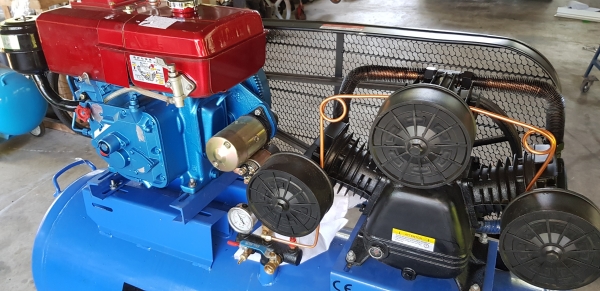 ปั้มลมพร้อมเครื่องดีเชล สตาร์ท 2 ระบบ 7.5 แรง ถัง 300 ลิตร รหัสสินค้า C3 - 16