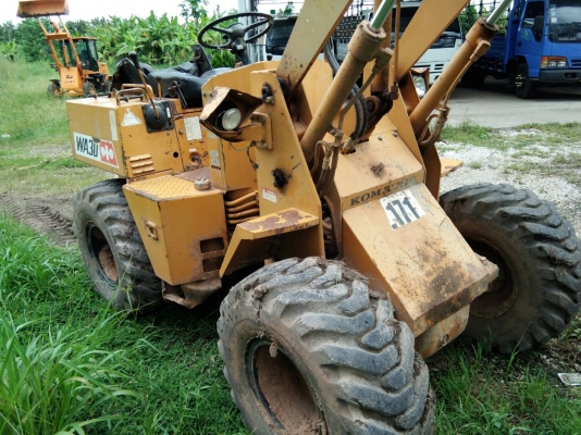 ขายด่วนรถตักเอวอ่อนม KOMATSU WA30=1 รถสวย ใช้งานน้อย บุ้งกี๋ 1 คิว รถสวย สภาพพร้อมใช้งาน