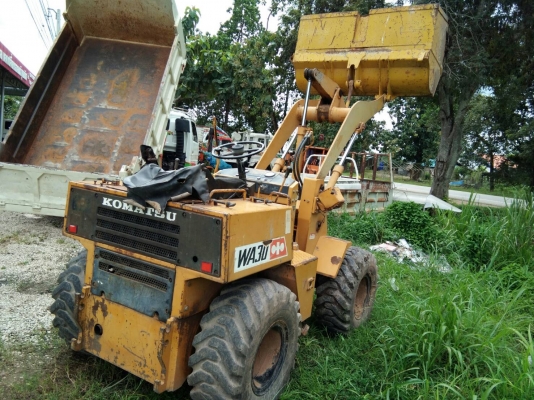 ขายด่วนรถตักเอวอ่อนม KOMATSU WA30=1 รถสวย ใช้งานน้อย บุ้งกี๋ 1 คิว รถสวย สภาพพร้อมใช้งาน